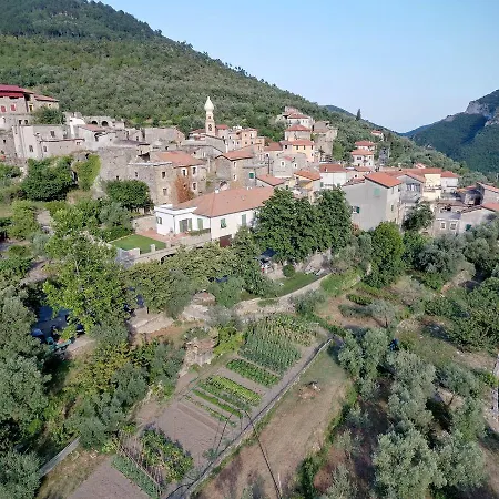 La Casa Dei Nonni Castelbianco Alojamento de Acomodação e Pequeno-almoço Colletta