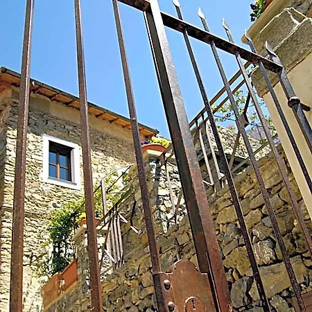 La Casa Dei Nonni Castelbianco Bed and breakfast
