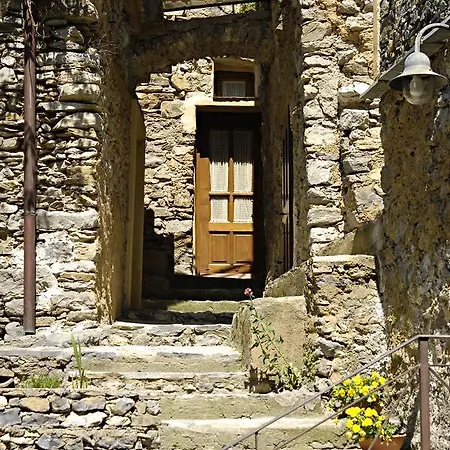 La Casa Dei Nonni Castelbianco Bed & Breakfast