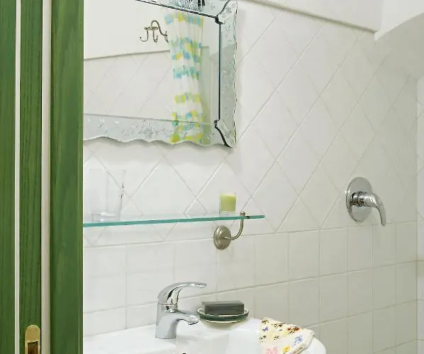 La Casa Dei Nonni Castelbianco Frühstückspension *