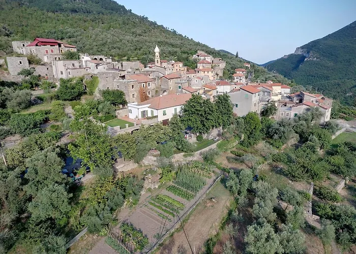 La Casa Dei Nonni Castelbianco Frühstückspension Colletta