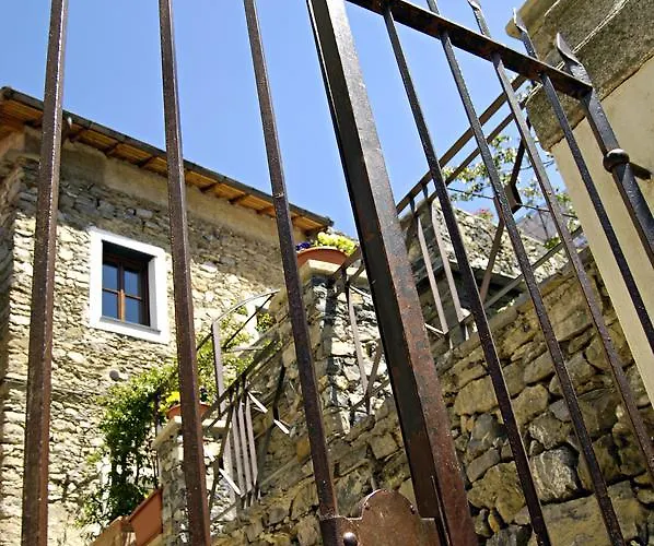 La Casa Dei Nonni Castelbianco Frühstückspension Colletta